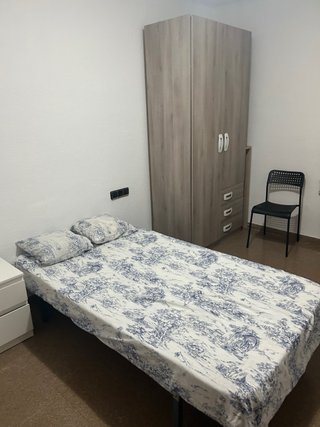 Se alquila habitación solo mujeres o estudiante