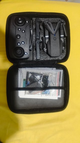 Dron RC Negro
