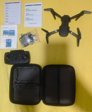 Dron RC Negro