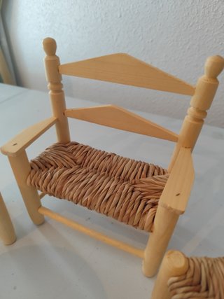 Set da tavolo e sedie in miniatura in legno