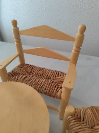 Set da tavolo e sedie in miniatura in legno