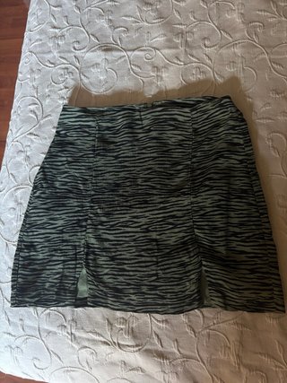 Falda mini cebra verde y negra ajustada