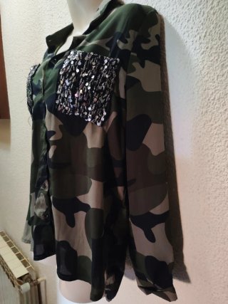 Camisa militar con lentejuelas