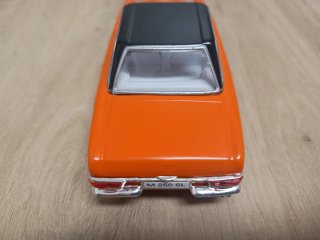 Scalextric Mercedes 250 Naranja
