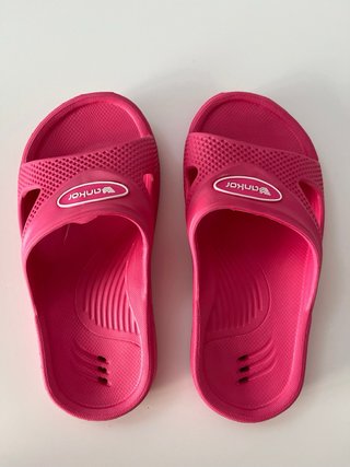 Bañador y chanclas niña fucsia