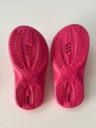 Bañador y chanclas niña fucsia