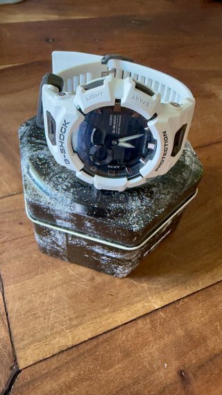 Reloj Casio G-Shock Steptracker Blanco
