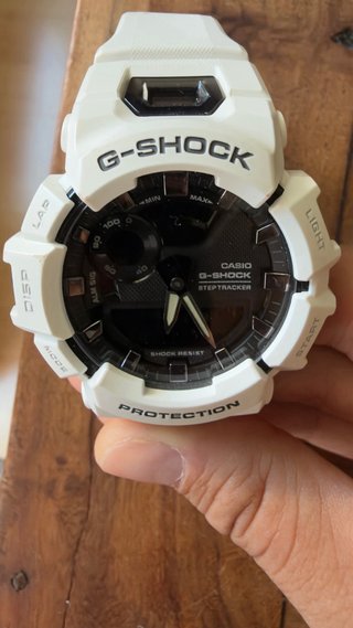 Reloj Casio G-Shock Steptracker Blanco