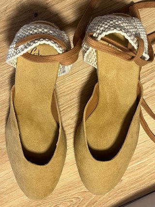 Cuñas Castañer camel con lazo, 6,5cm altura