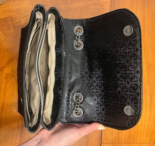 Bolso Guess Negro Cadena