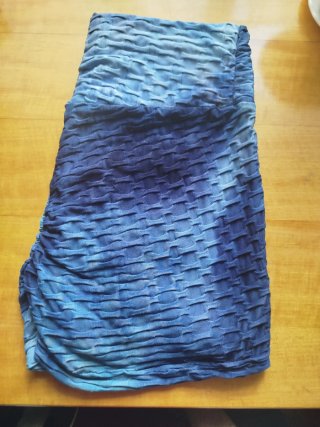 Mallas cortas azules con estampado tie-dye
