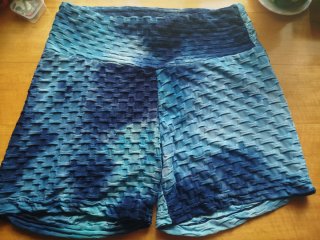Mallas cortas azules con estampado tie-dye