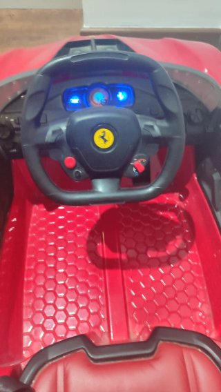 Coche eléctrico infantil Ferrari rojo