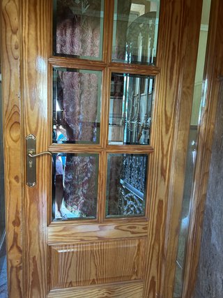 Puerta cancela madera con cristales