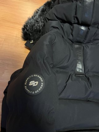 Chaqueta Negra con Capucha | Como Nueva | Talla XS