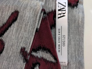Falda gris y granate con estampado floral
