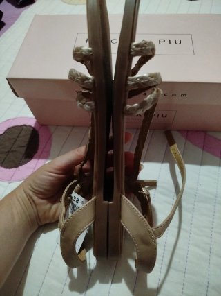 Sandalias planas Piccola Piu beige/doradas T38