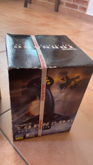 Lote 2 Joysticks PC USB “Tornado” Logic3, nuevos.