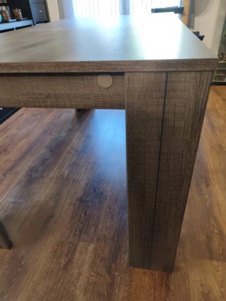 Mesa de comedor de madera