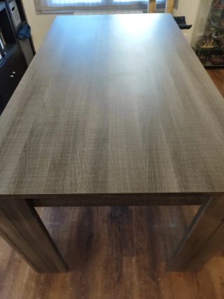 Mesa de comedor de madera