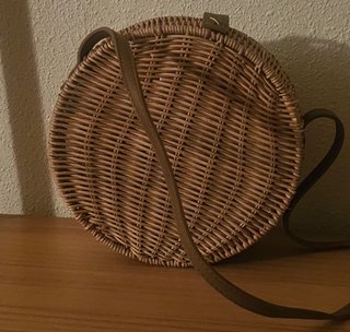Bolso redondo mimbre Zara