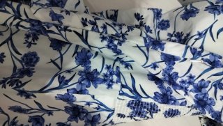 Vestido floral azul y blanco