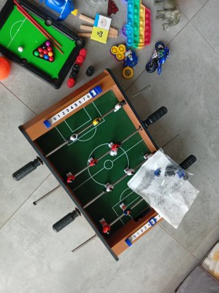 Lote juguetes varios + futbolín Todo 14€.