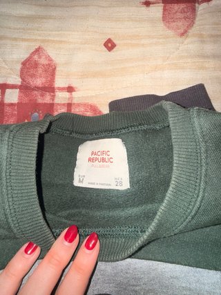Sudadera gris y verde pull and bear