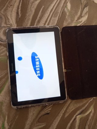 Tablet Samsung Galaxy Tab 10.1 con funda .