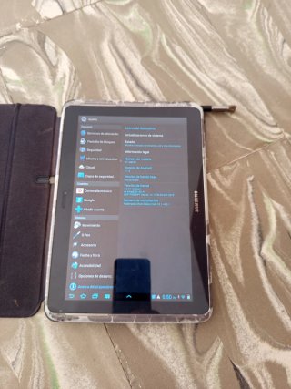 Tablet Samsung Galaxy Tab 10.1 con funda .