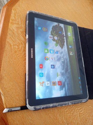 Tablet Samsung Galaxy Tab 10.1 con funda .