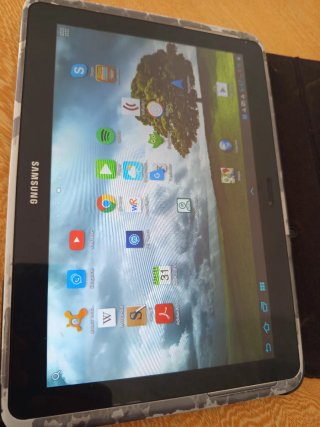 Tablet Samsung Galaxy Tab 10.1 con funda .
