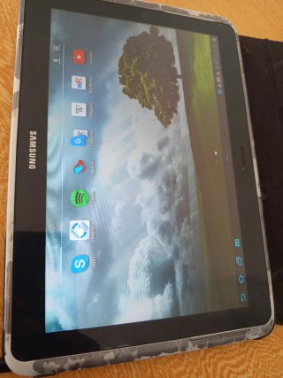 Tablet Samsung Galaxy Tab 10.1 con funda .