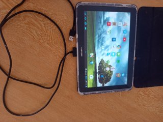 Tablet Samsung Galaxy Tab 10.1 con funda .