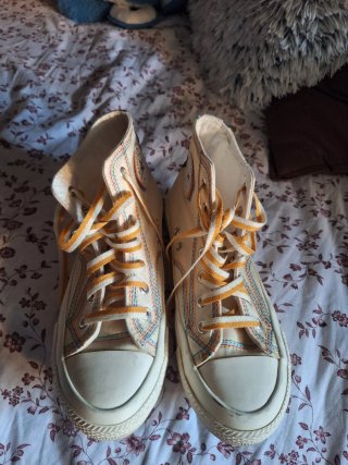 Zapatillas altas beige con cordones multicolor