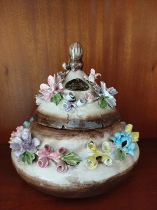 Bombonera joyero porcelana Nuova Capodimonte
