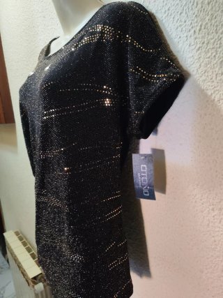 Camiseta Negra y Dorada