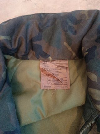 Conjunto camuflaje pantalón y cazadora de caza