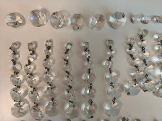 Lágrimas de cristal de una lámpara antigua.