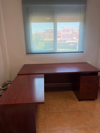 Mesa de despacho de madera