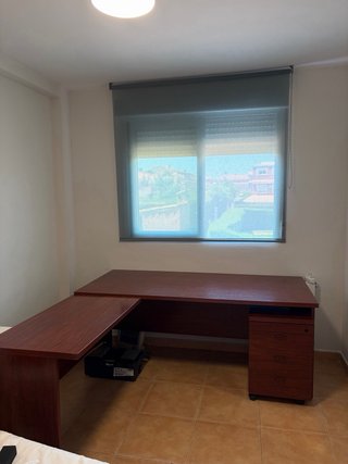 Mesa de despacho de madera