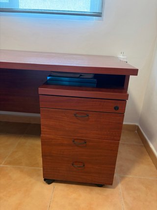 Mesa de despacho de madera