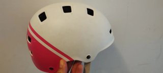 Casco Btwin blanco y rosa