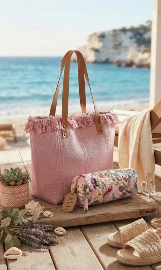 Bolso de playa rosa con neceser floral
