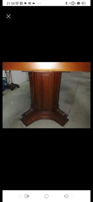 Mesa de salón de madera