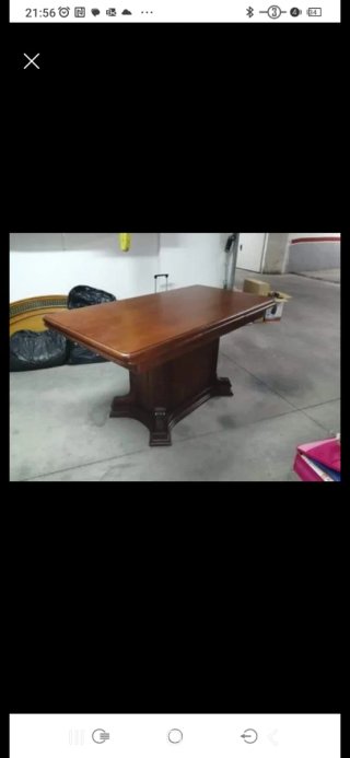 Mesa de salón de madera