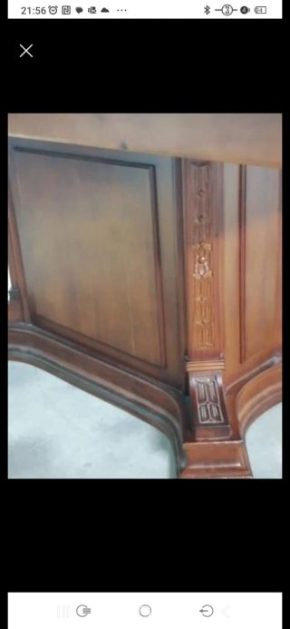Mesa de salón de madera
