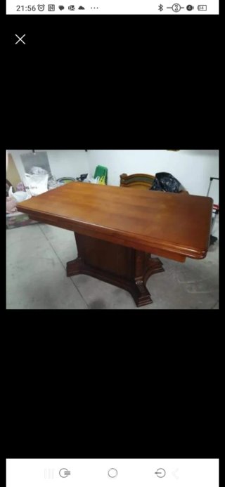 Mesa de salón de madera