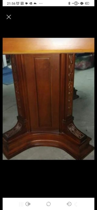 Mesa de salón de madera