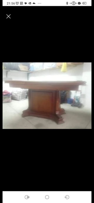 Mesa de salón de madera